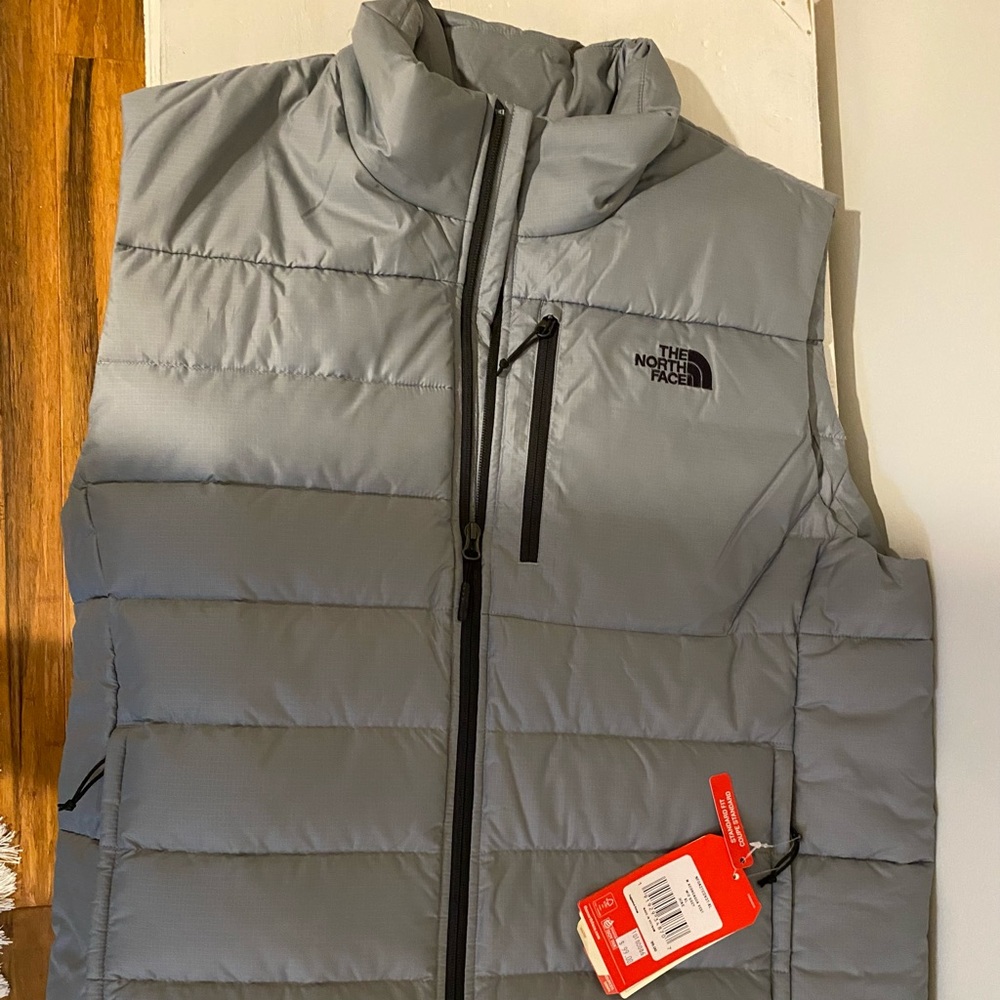 Men’s XL Grey Northface Vest new with tags